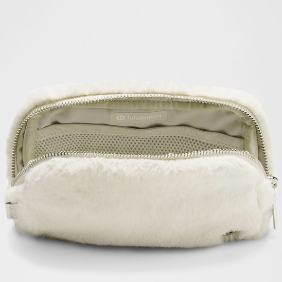 Lululemon Everywhere Belt Bag Plush Fleece Bone Silver NWT - Picture 4 of 9